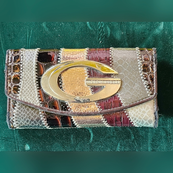 Guess Ladies Wallet - Picture 1 of 3